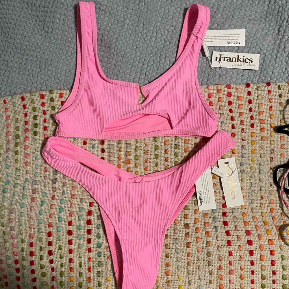 Frankie’s pink bikini